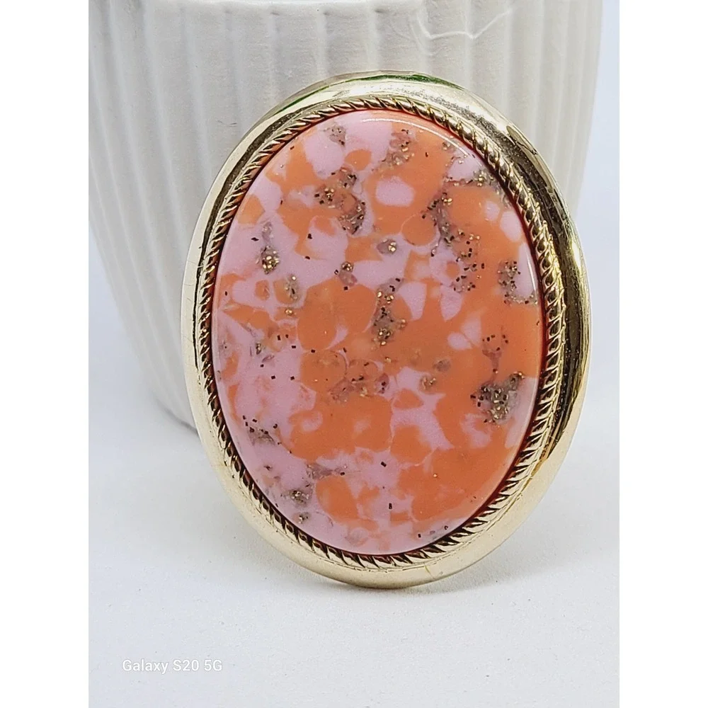 Sarah Coventry captivating oval